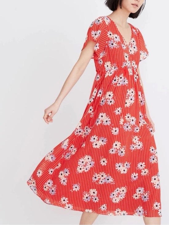 Madewell Dresses & Skirts - Madewell Scalloped Flutter-Sleeve Midi Dress in Daisy Society Red Floral